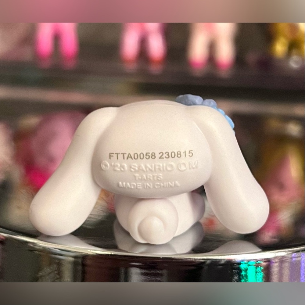 Sanrio Cinnamoroll with Flowers Collectible Mini Figure - Picture 2 of 2